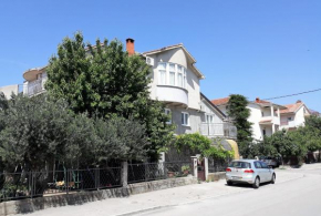 Apartments with a parking space Kastel Stafilic, Kastela - 14714